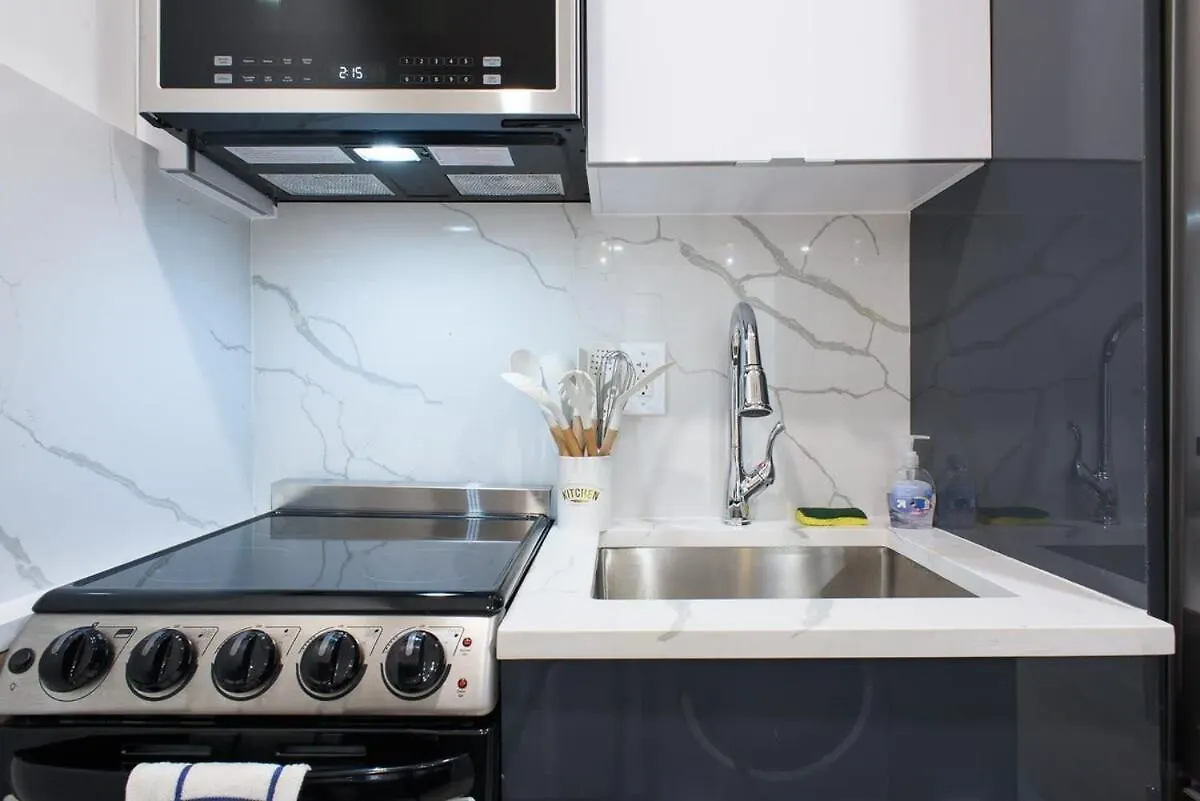 1597-12 New Studio Prime Ues Wd In Unit New York 0*,